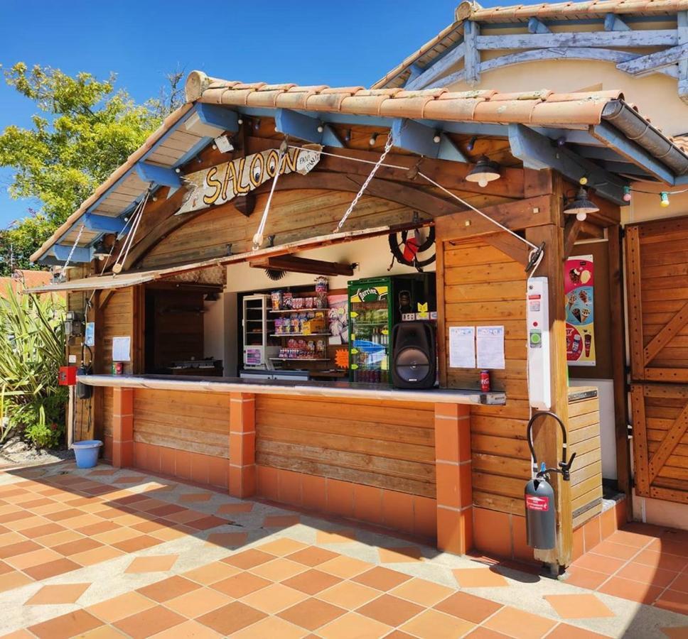 Camping Insolite Le Haut Village Saint-Michel-Chef-Chef Buitenkant foto