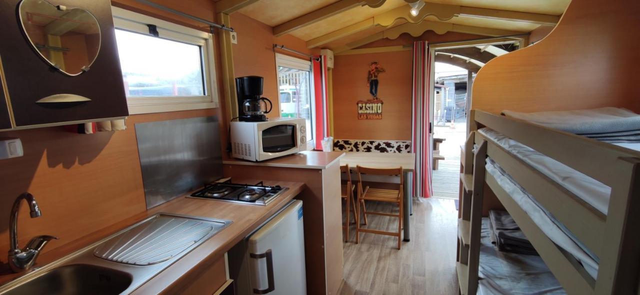 Camping Insolite Le Haut Village Saint-Michel-Chef-Chef Buitenkant foto