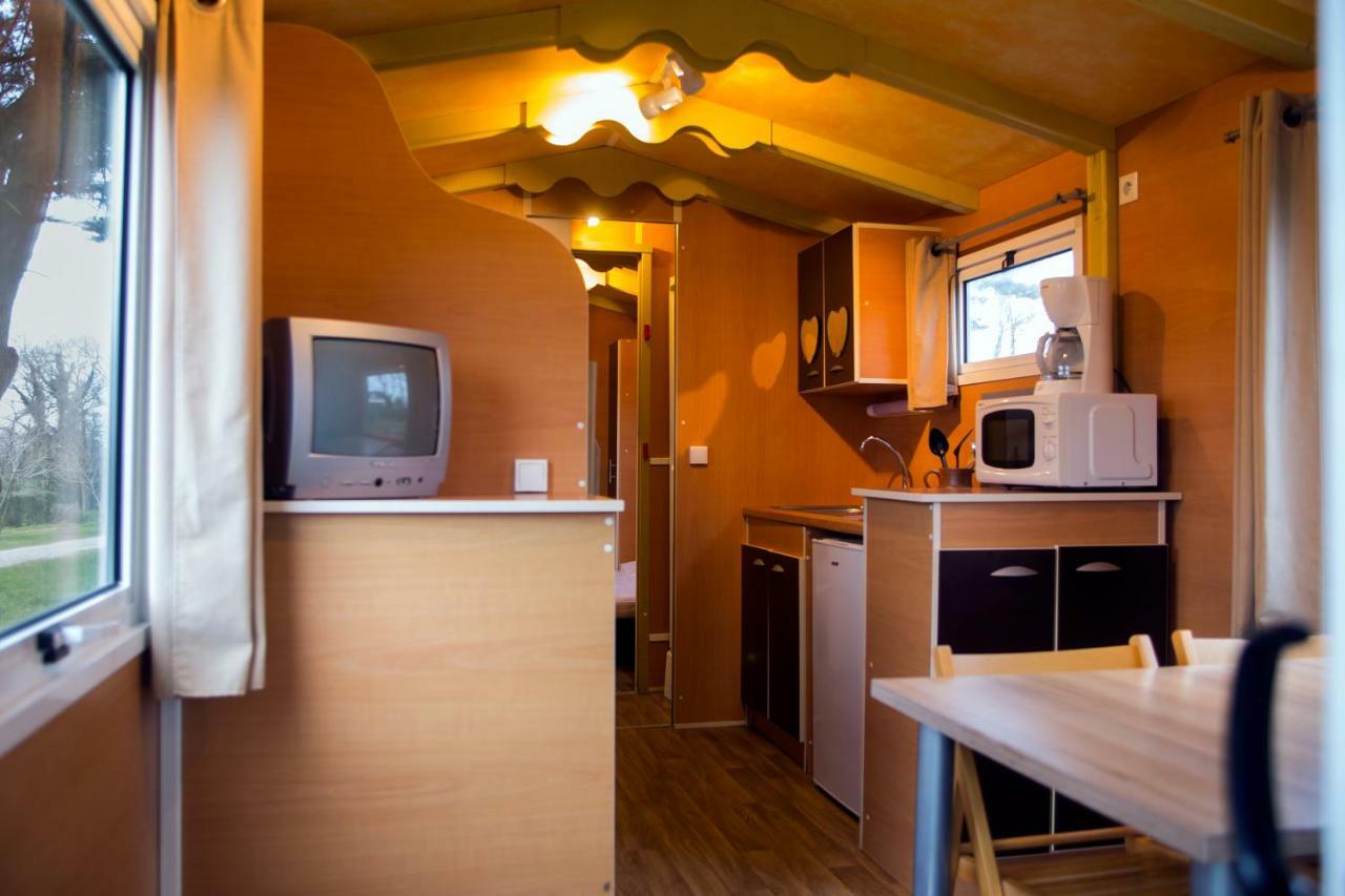 Camping Insolite Le Haut Village Saint-Michel-Chef-Chef Buitenkant foto