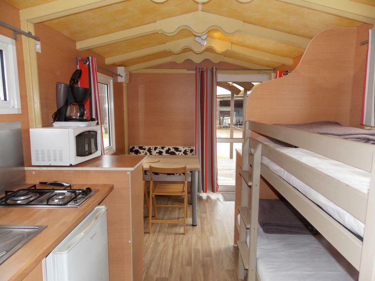 Camping Insolite Le Haut Village Saint-Michel-Chef-Chef Buitenkant foto