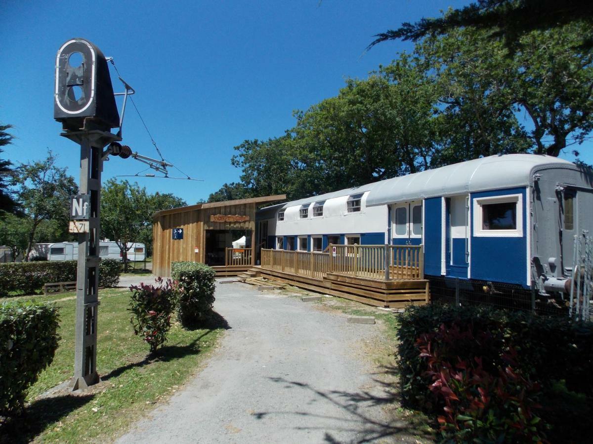 Camping Insolite Le Haut Village Saint-Michel-Chef-Chef Buitenkant foto